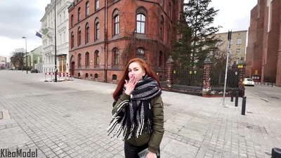 التقاط العامة: فتاة جميلة تحصل مارس الجنس من أجل iPhone ويحصل على نائب الرئيس في بوسها. نموذج